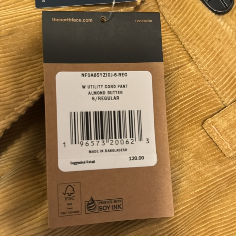 NWT flatering, adorable and super cute The north face cargo women’s pants - Picture 13 of 13